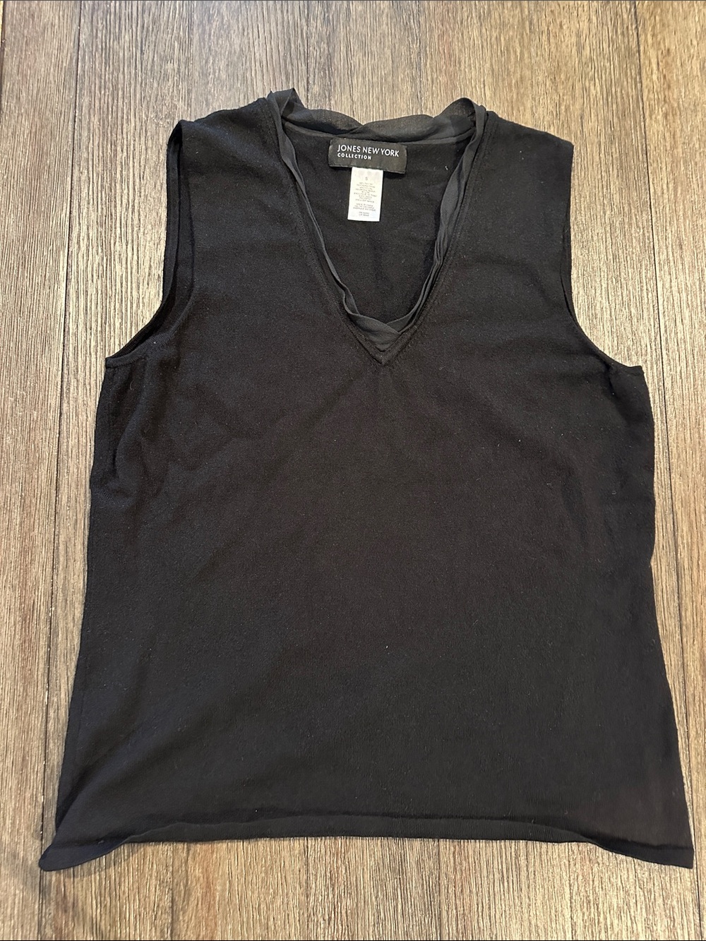 Jones New York Black V-Neck lightweight sweater vest